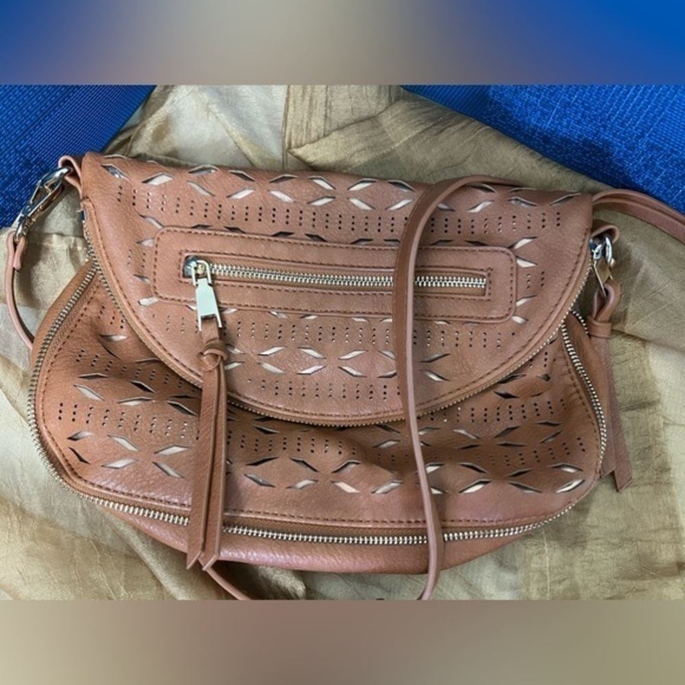 Urban expressions expandable foldover bag